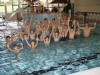 Im Schwimmbad hatten alle viel Spa� (und die Trainer viel Arbeit, das Prinzip des Sichelns zu erl�utern).