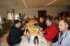 Es gibt Fr�hst�ck, Elo ist zufrieden.